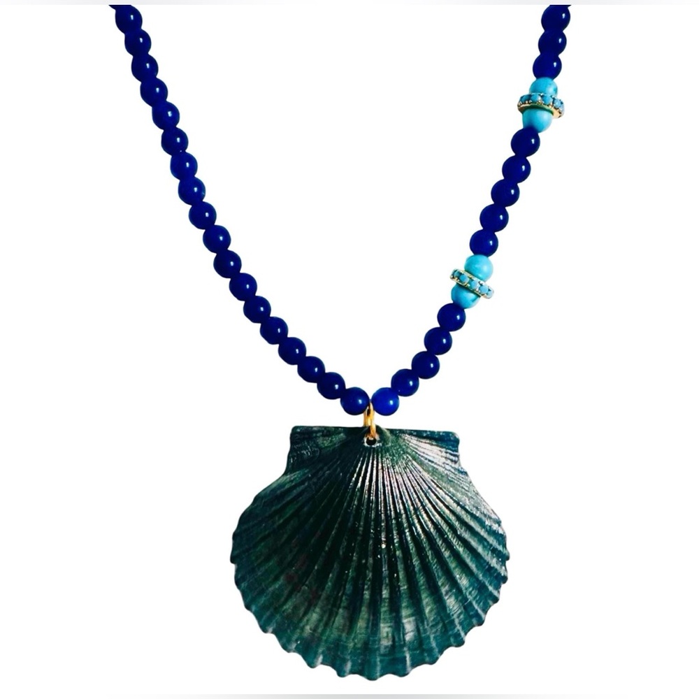 *NWT* Turquoise, Sapphire Agate and Scallop Shell Necklace